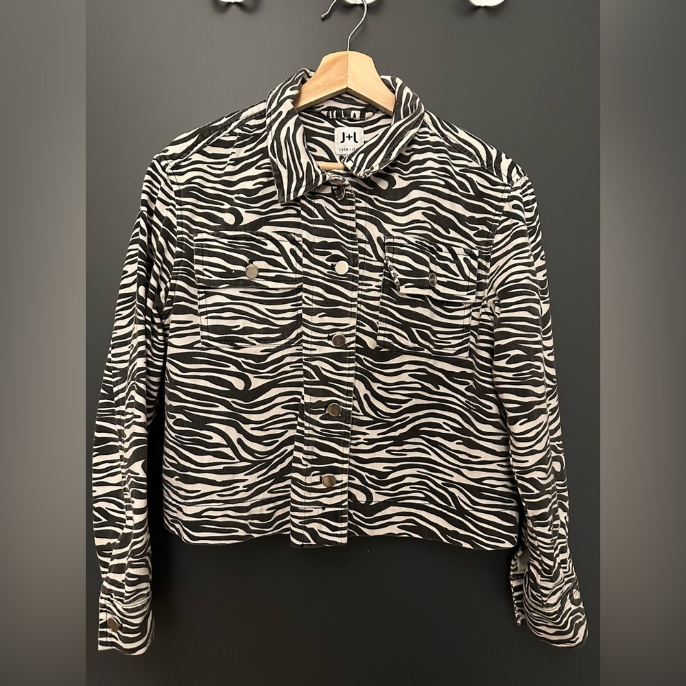 Denim jacket zebra colors size M